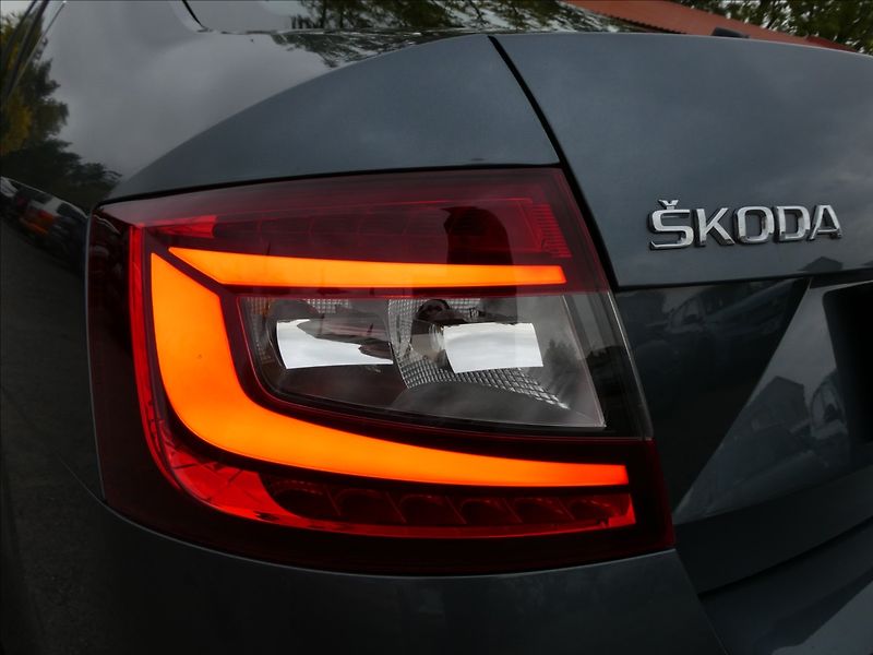 Škoda Octavia 2,0 TDi 110kW DSG STYLE, ČR - fotka 11 z 39