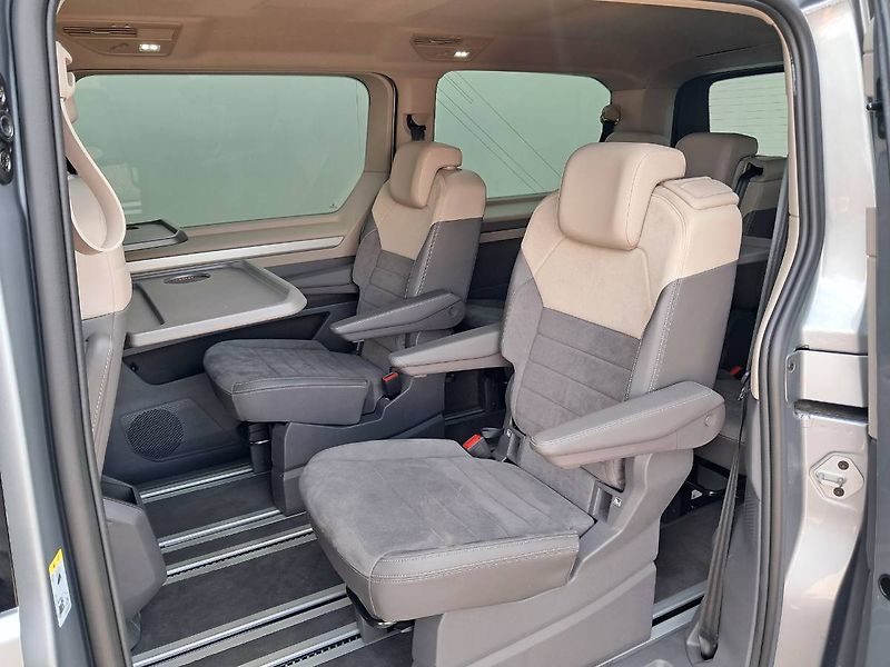 Volkswagen Multivan (2025) LONG Life 1.5 TSi P-HEV 130-18 - fotka 22 z 31