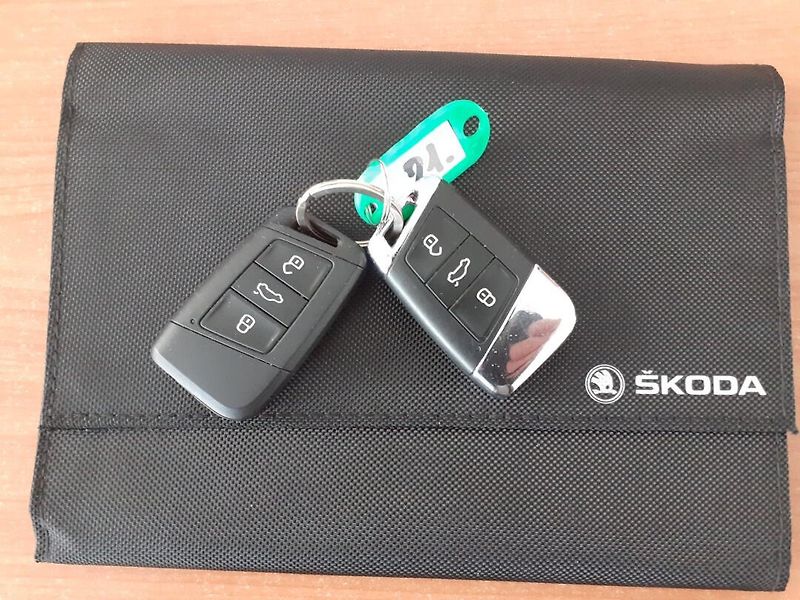 Škoda Superb (2020) 2.0 TDi 140Kw DSG ČR - fotka 31 z 32