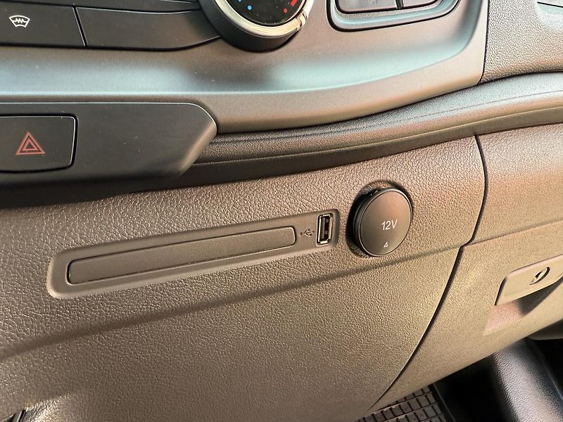 Ford Transit Custom (2022) 2,0-TEMPOMAT-SENZORY-TAŽNÉ  - fotka 24 z 48