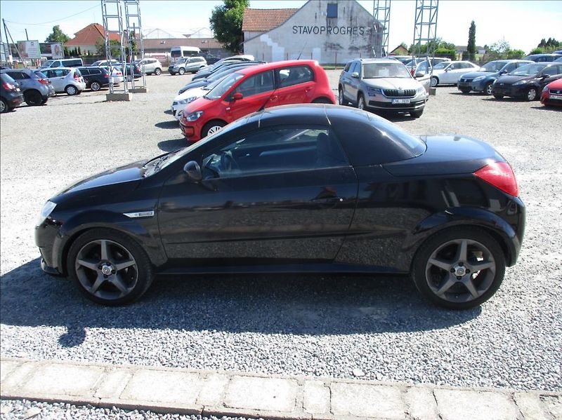 Opel Tigra 1,8 i,klima,serv.kniha, - fotka 15 z 36