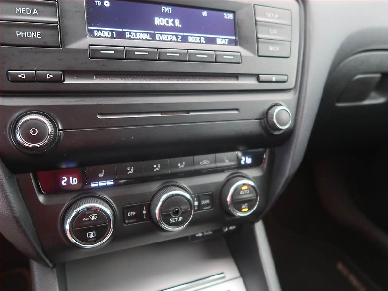 Škoda Octavia (2013) Ambition 1.6 TDI, Serv.kniha - fotka 10 z 13