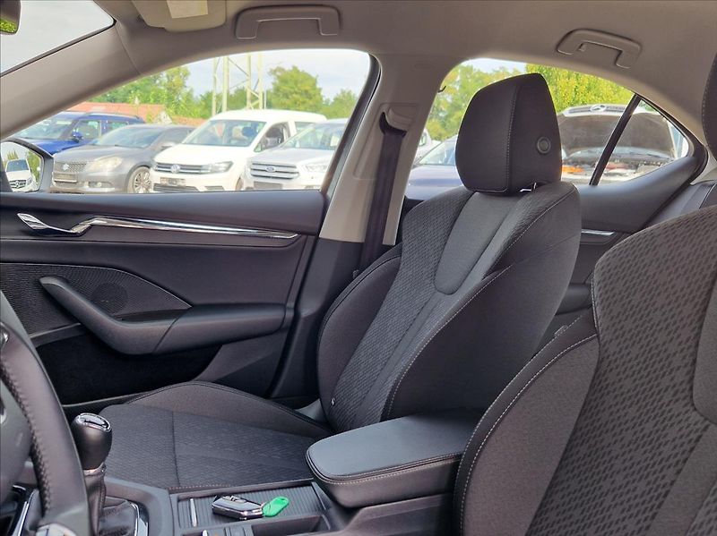 Škoda Octavia 2,0 TDI DSG TOPSTAV +ZIMNÍPNEU - fotka 16 z 46
