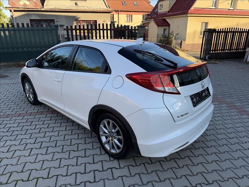 Honda Civic 1,8 i-VTEC COMFORT - fotka 7 z 20