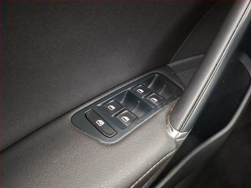 Volkswagen Golf (2014) 2.0 TDI, Navi, Xenony - fotka 22 z 22