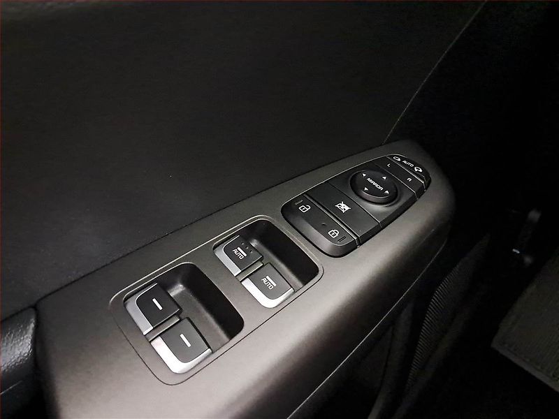 Kia Sportage (2021) 1.6 T-GDI - fotka 19 z 22