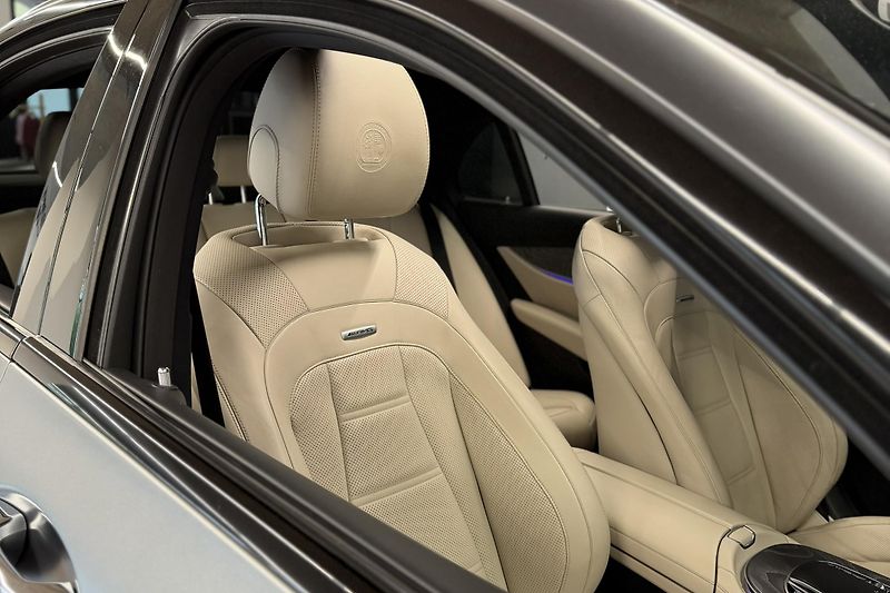 Mercedes-Benz Třídy E (2021) E 63s AMG 4Matic+ V8 Biturbo - fotka 43 z 124