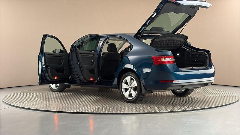 Škoda Superb 2.0 TDI DSG Style - fotka 7 z 28
