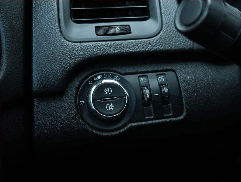Opel Insignia (2015) 2.0 CDTI, nová STK - fotka 15 z 19