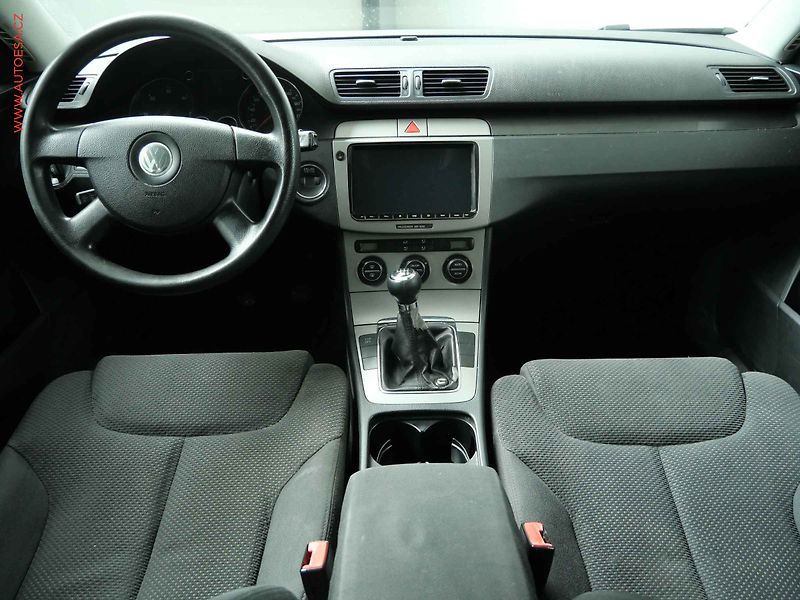 Volkswagen Passat (2008) 2.0TDi, ČR, AC, tempo - fotka 8 z 18