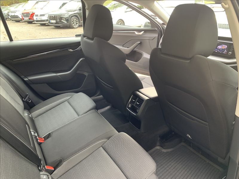 Škoda Octavia 1,5 TSI DSG 1.MAJ.,ČR,SERVISKA - fotka 19 z 21
