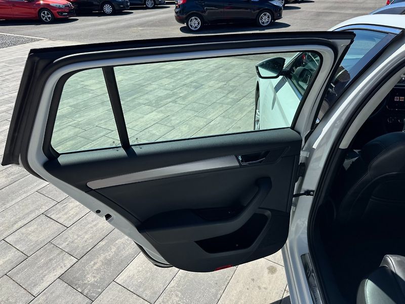 Škoda Superb (2018) 2,0 Tdi 110 Kw DSG STYLE + - fotka 12 z 32