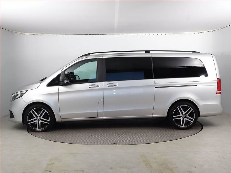 Mercedes-Benz Třídy V (2021) 300 d 4MATIC, SR - fotka 3 z 21