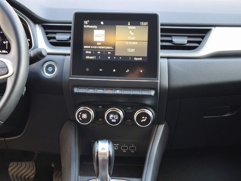 Renault Captur (2023) 1.6 E-Tech Hybrid - fotka 12 z 21