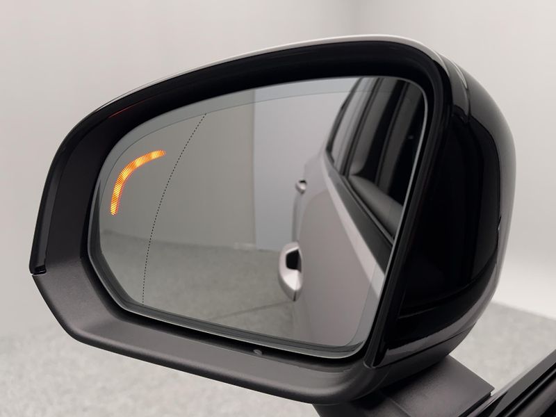 Volvo XC40 (2026) B3 AUT DARK PLUS - fotka 17 z 23