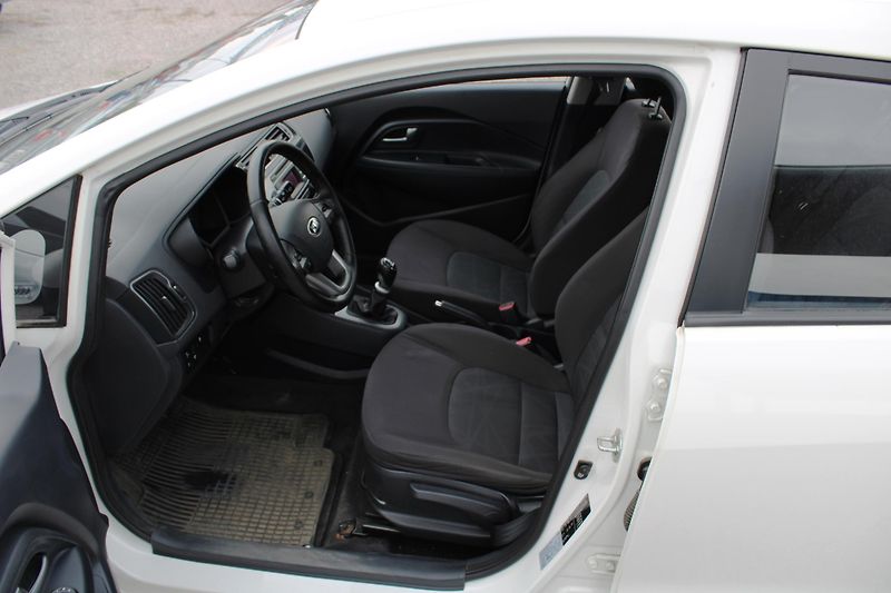 Kia Rio (2015) 1.4i KLIMA EL.OKNA ALUKOLA - fotka 9 z 16