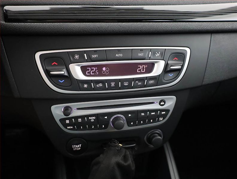 Renault Mégane (2011) 1.6 16V, Tempomat - fotka 10 z 14