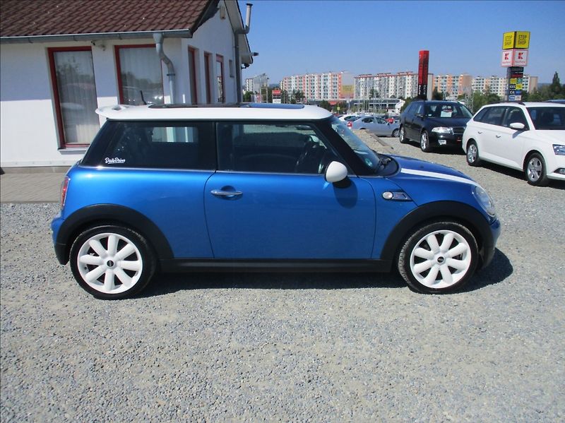 Mini Cooper S 1,6 i, aut. klima,Cebia,128kW - fotka 5 z 32