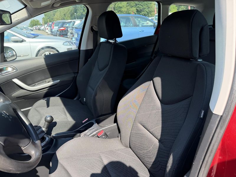 Peugeot 308 1.4i - fotka 15 z 22
