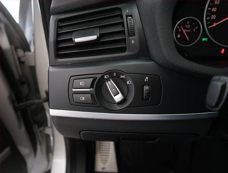 BMW X3 (2012) xDrive20d, 4X4, Automat, Kůže - fotka 21 z 22
