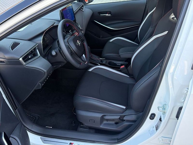 Toyota Corolla 2.0 GR Sport - fotka 7 z 20