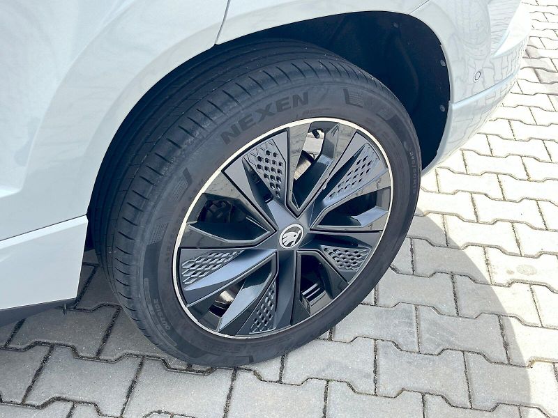 Škoda Karoq (2024) Sportline 1,5TSI 110kW DSG 7st - fotka 10 z 33