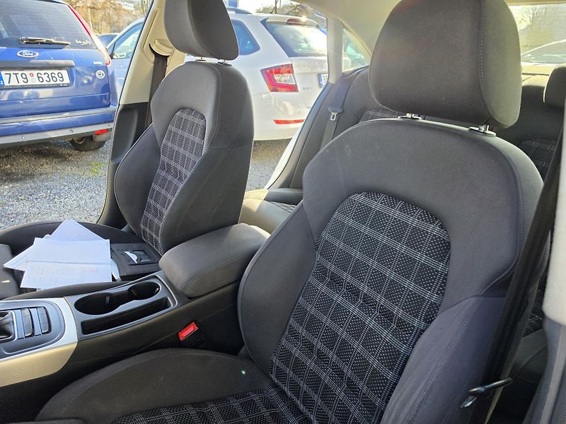 Audi A4 2.0 TDI Sedan Led Xenon  - fotka 14 z 22