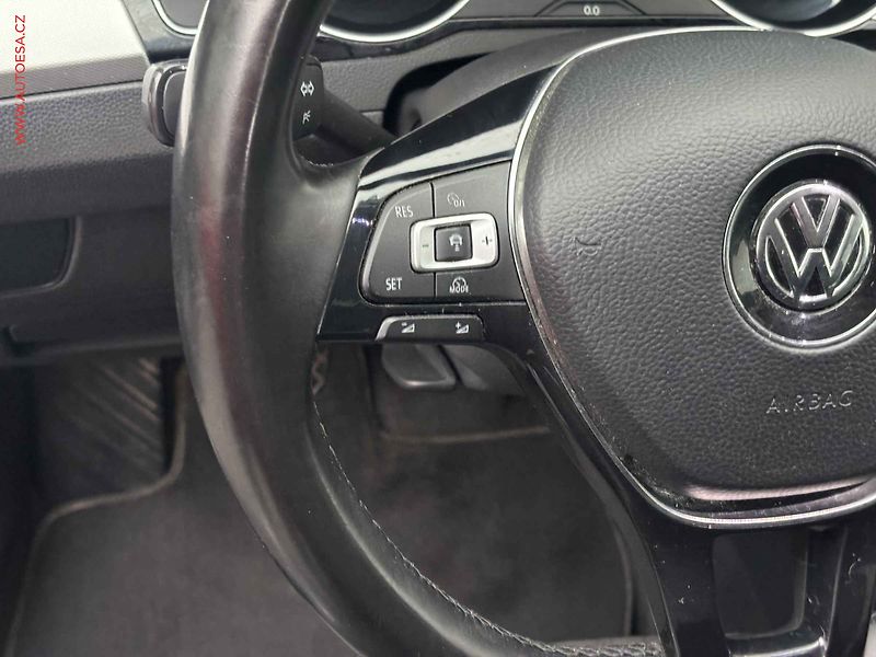 Volkswagen Passat (2017) 2.0 TDi, Navi, AC - fotka 14 z 17