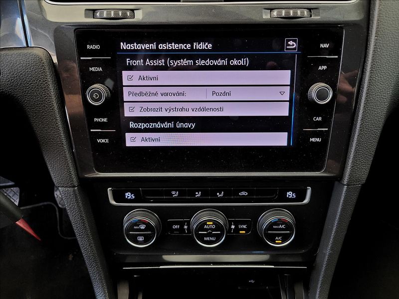 Volkswagen Golf 1,0 TSI,navi,digiklima,acc,alu - fotka 35 z 50