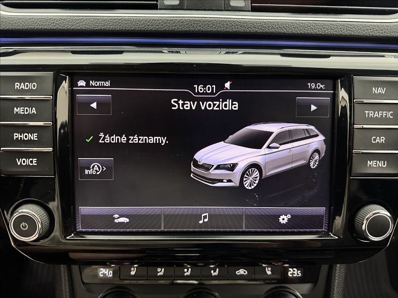 Škoda Superb 2,0 DSG L&K DPH NZ.TOP DCC TZ - fotka 19 z 49