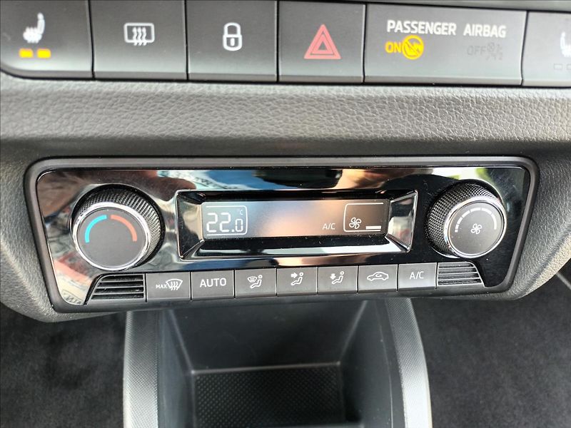 Škoda Fabia 1,2 TSI,66KW,1MAJ,AMBI,KOLA - fotka 33 z 45