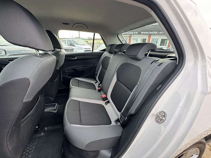 Škoda Fabia (2015) 1,2 TSI 66 KW 2 MAJ. STK - fotka 34 z 44