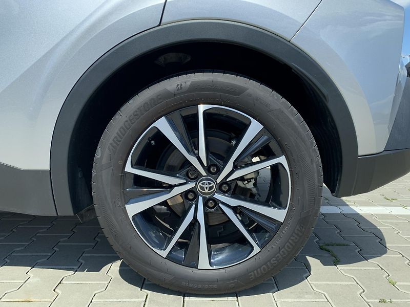 Toyota C-HR STYLE 1,8 HYBRID 90kW - fotka 29 z 32