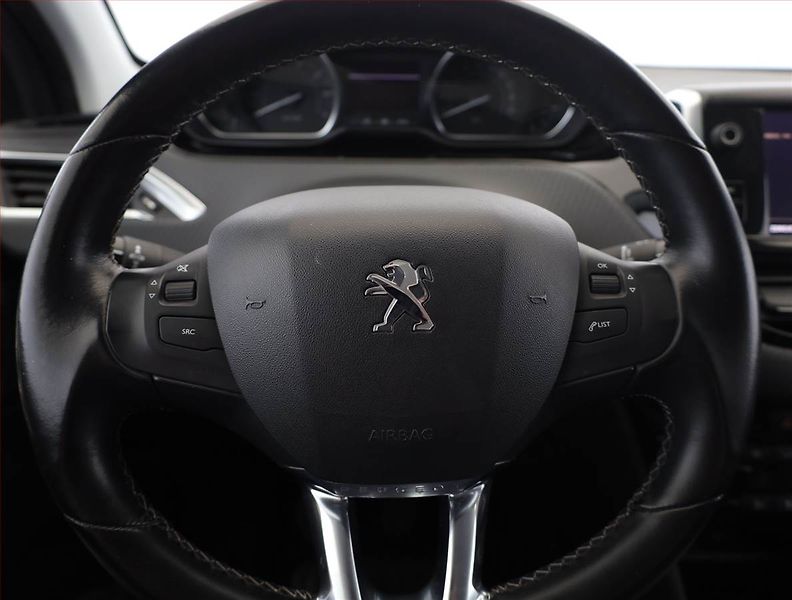 Peugeot 2008 (2018) 1.2 PureTech, ČR,1.maj, Kůže - fotka 8 z 16