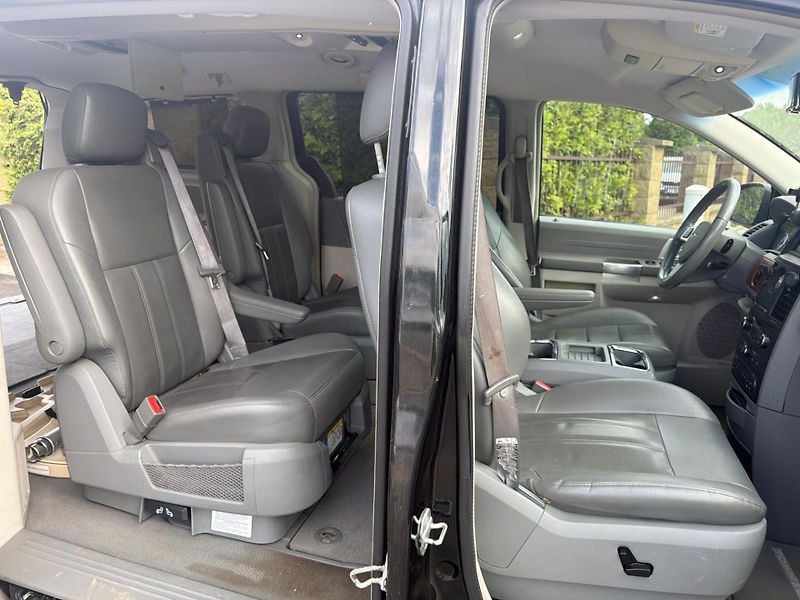 Chrysler Town & Country (2007) 3,8V6 SwivelGo Limit 2007 - fotka 9 z 20
