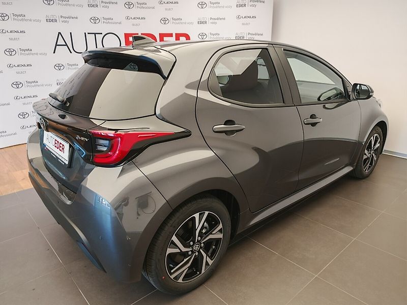 Toyota Yaris 1.5 Hybrid Style - fotka 4 z 30