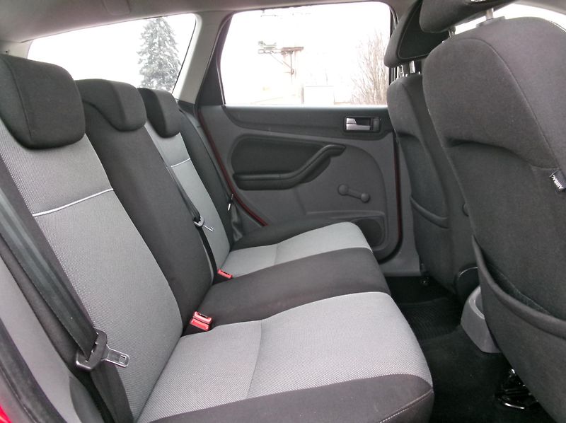 Ford Focus 1,6 - ZADÁNO - fotka 12 z 25