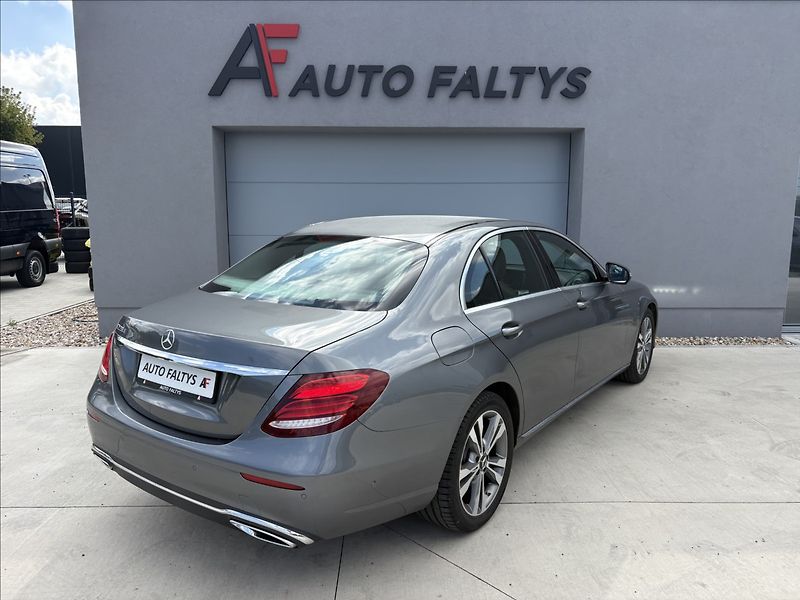 Mercedes-Benz Třídy E 2,0 220 d - fotka 7 z 28