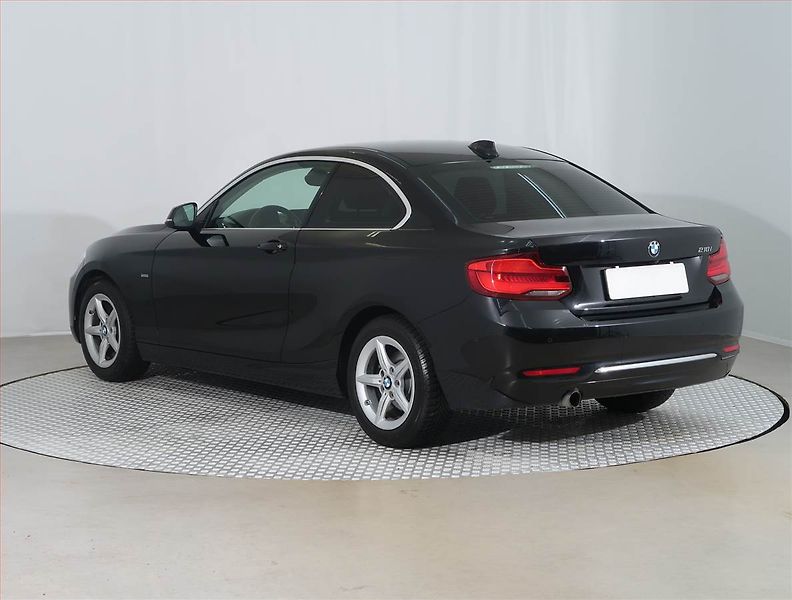 BMW Řada 2 (2018) 218i, Automat, Serv.kniha - fotka 4 z 21