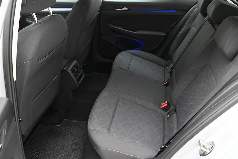 Volkswagen Golf 2,0 TDI 110 kW DSG Business Zá - fotka 14 z 29