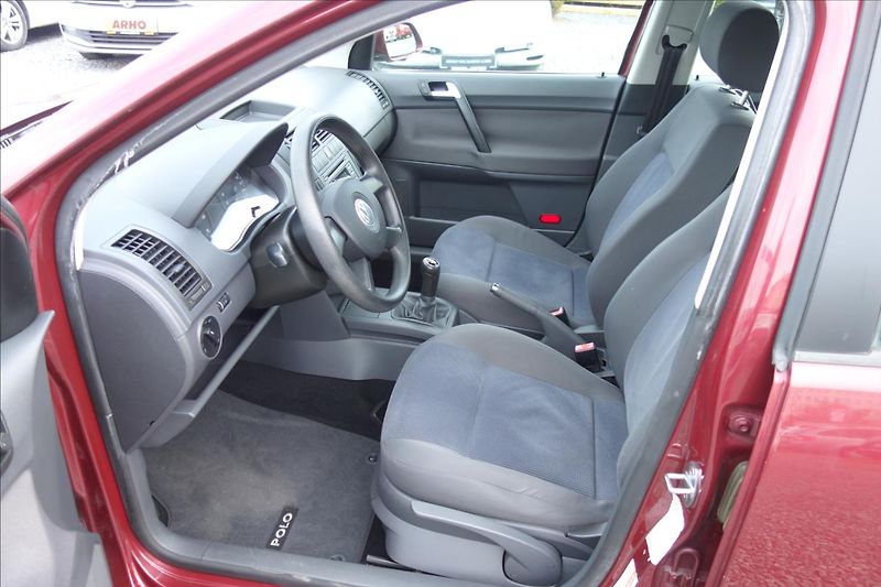 Volkswagen Polo 1,2 i, ČR, SERV.KN., COMFORT. - fotka 9 z 33