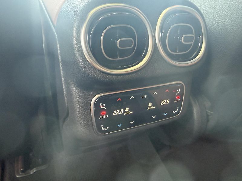 Mercedes-Benz GLC (2022) - fotka 38 z 39
