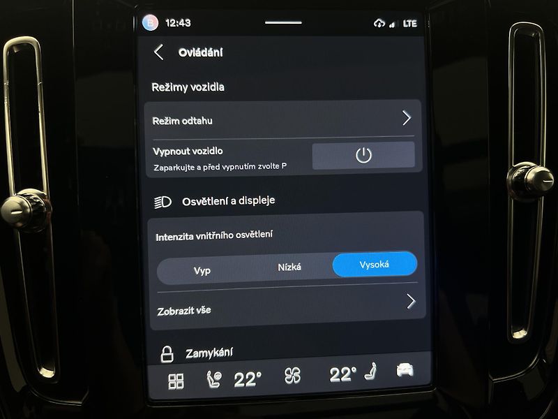 Volvo XC40 RECHARGE PRO AUT - fotka 35 z 44