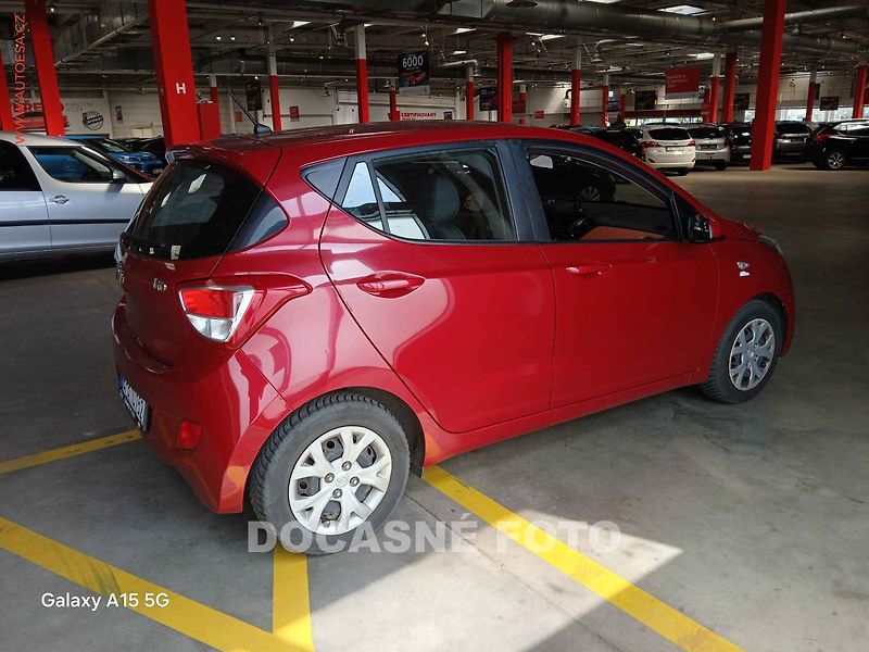 Hyundai i10 (2015) 1.0i, 2.maj,ČR, AC, tempo - fotka 2 z 3