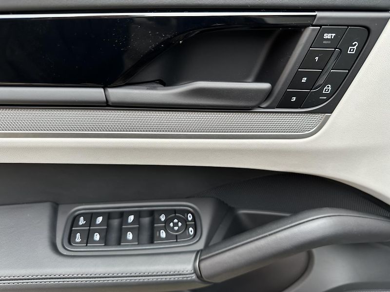 Porsche Cayenne V6-SPORT DESIGN-R22-MASÁŽE-TAŽ - fotka 15 z 38