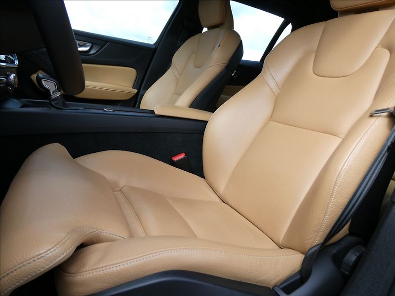 Volvo V60 2,0 D3 AWD Inscription,DPH,ČR - fotka 31 z 41