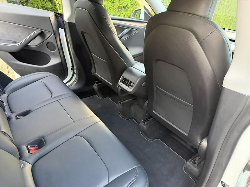 Tesla Model Y DUAL MOTOR-LONG RANGE-TAŽNÉ - fotka 13 z 18