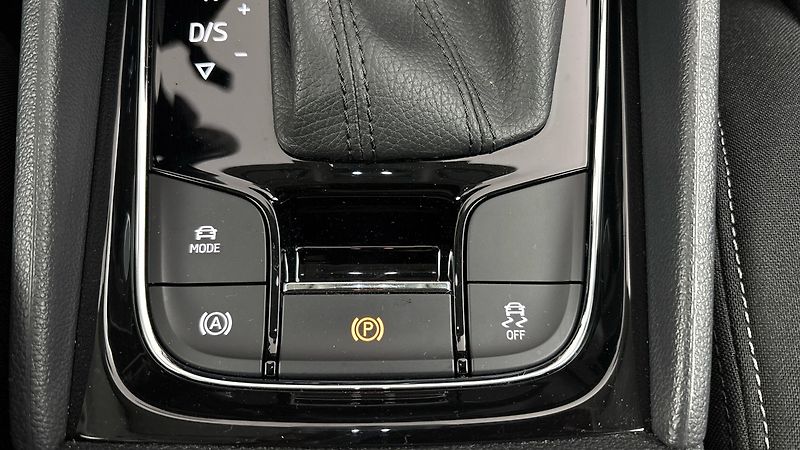 Škoda Karoq 2.0 TDI DSG 4x4 Style - fotka 23 z 29