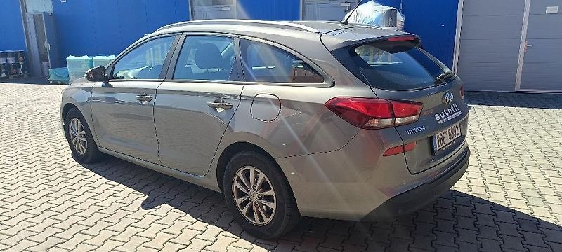 Hyundai i30 (2019) - fotka 5 z 12