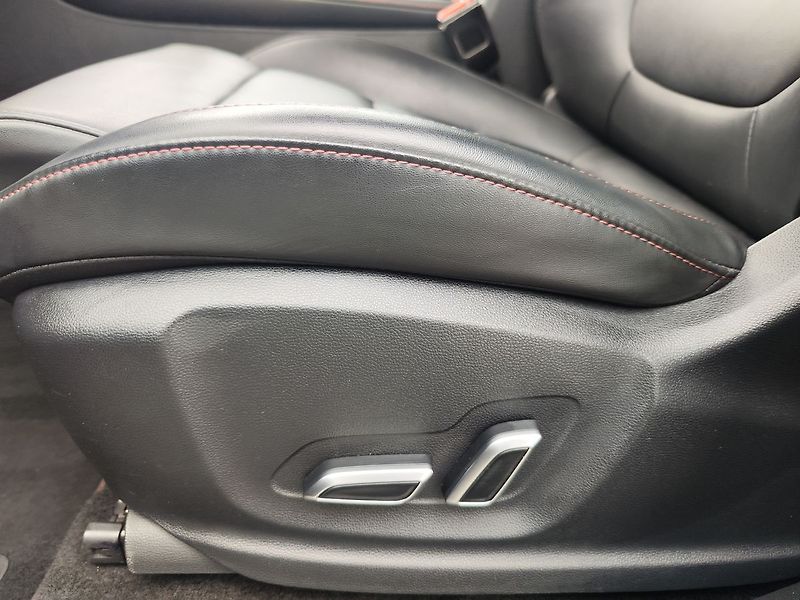 MG HS 1.5 TGi/119kW Emotion - fotka 36 z 38